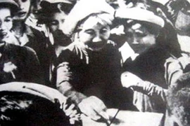 Nhân dân Hà Nội bỏ phiếu bầu Quốc hội khóa I. (Nguồn: TTXVN)