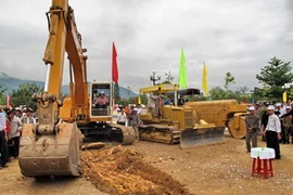 Khởi công xây dựng tượng đài khởi nghĩa Ba Tơ (Quảng Ngãi). (Ảnh: Thanh Long/TTXVN) 