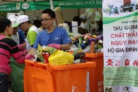 Ngày hội tái chế chất thải TP.HCM năm 2012. (Ảnh: Thanh Vũ/TTXVN)