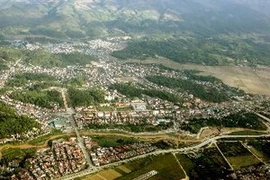 Thành phố Điện Biên Phủ (tỉnh lỵ tỉnh Điện Biên) nhìn từ trên c ao(chụp tháng 11/2011). (Ảnh: Dương Ngọc/TTXVN)