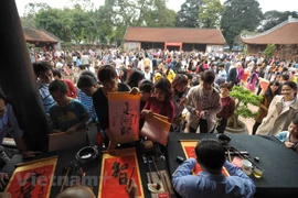 Hội chữ Xuân là điểm hẹn quen thuộc dịp đầu năm. (Ảnh: PV/Vietnam+)