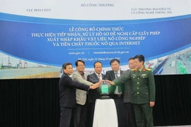 Chính thực tiếp nhận, xử lý hồ sơ cấp giấy phép xuất nhập khẩu vật liệu nổ công nghiệp quan Internet (Ảnh: Đức Duy/Vietnam+)