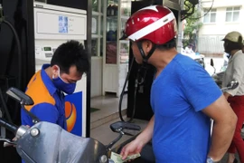 Từ 20 giờ ngày 20/5, giá xăng tiếp tục tăng thêm 1.200 đồng mỗi lít
