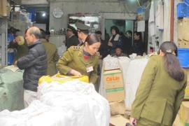 "Hô biến" nguyên liệu trôi nổi thành mỹ phẩm gắn nhãn mác ngoại 