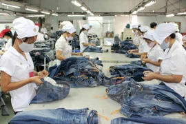 Sau 4 tháng, doanh nghiệp trong nước nhập siêu tới 5,7 tỷ USD 