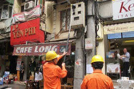 "Việc điều hành mặt hàng điện và xăng dầu hoàn toàn minh bạch"