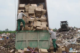 Hà Nội tịch thu, tiêu hủy hơn 7 tấn mỹ phẩm đã quá hạn sử dụng 