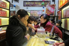 Tăng mạnh, giá vàng SJC trong nước chạm ngưỡng 35,50 triệu đồng 