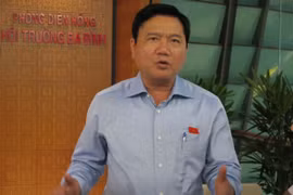 Bộ trưởng Bộ Giao Thông Vận tải Đinh La Thăng đang trao đổi với báo chí (Ảnh: Đức Duy/Vietnam+)