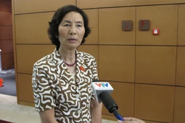 Đại biểu Bùi Thị An (đoàn Hà Nội) đang trả lời báo chí (Ảnh: Đức Duy/Vietnam+)