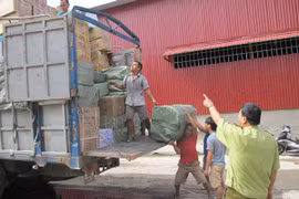 Theo yêu cầu của Ban chỉ đạo 389 Trung ương, các vụ kiểm tra hàng lậu, hàng giả khi có kết quả phải công khai cho báo chí (Ảnh: Đức Duy/Vietnam+)