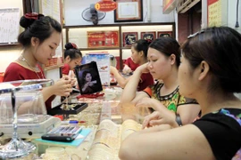 Giá vàng SJC tăng nhẹ, giao dịch gần ngưỡng 35,30 triệu đồng 