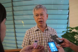 Đại biểu Quốc hội Nguyễn Đức Kiên đang trao đổi với báo chí. (Ảnh: Đức Duy/Vietnam+)