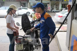 Từ 15 giờ, Petrolimex giảm giá xăng sinh học 320 đồng mỗi lít