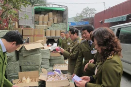 Bộ trưởng Kim Tiến chỉ đạo vụ thu lượng mỹ phẩm, hương liệu kỷ lục