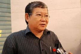 Đại biểu Quốc hội Lê Như Tiến đang trả lời báo chí (Ảnh: Đức Duy/Vietnam+)