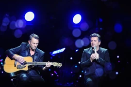 Thomas Anders hát acoustic trước khán giả Hà Nội. (Ảnh: BTC) 