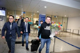 Thomas Anders xuống sân bay sáng 6/3. (Ảnh: BTC) 