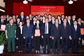 Chánh án Tòa án Nhân dân Tối cao Trương Hòa Bình và các thẩm phán Cao cấp. (Ảnh: Thống Nhất/TTXVN)