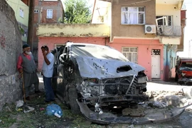 Hiện trường cuộc giao tranh giữa binh sỹ quân đội Thổ Nhĩ Kỳ và các tay súng người Kurd ở Diyarbakir. (Nguồn: AFP/TTXVN)