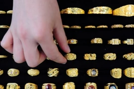 Một cửa hàng bán đồ trang sức bằng vàng ở Seoul, Hàn Quốc. (Nguồn: AFP/TTXVN)