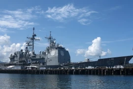 Tàu khu trục USS Shiloh của Mỹ neo đậu tại Vịnh Subic, căn cứ hải quân cũ của Mỹ ở Philippines. (Nguồn: AFP/TTXVN)
