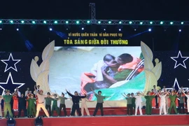 Một tiết mục nghệ thuật tại chương trình. (Ảnh: Doãn Tấn/TTXVN)