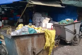 Nhức nhối ô nhiễm môi trường ở chợ đầu mối lớn nhất miền Bắc
