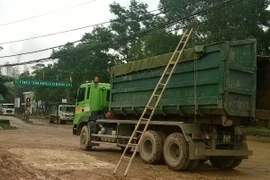 Bỏ lệnh cấm xe chở rác: "Trống đánh xuôi kèn thổi ngược"