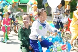 Gần 500 thiếu nhi Việt đạp xe vì tình yêu biển đảo quê hương 