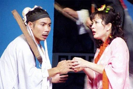 NSND Minh Hòa cùng nghệ sĩ Công Lý tham gia một vở diễn. (Ảnh minh họa)