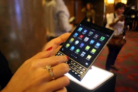 BlackBerry Passport lên kệ tại Việt Nam với giá 15,5 triệu đồng 