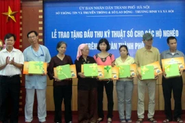 Tặng 50.000 đầu thu kỹ thuật số cho người dân nghèo Hà Nội