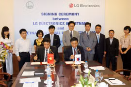 LG trao học bổng, việc làm cho các sinh viên công nghệ xuất sắc 