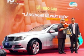 Cụ ông 80 tuổi “ẵm” xế hộp Mercedes Benz trị giá 1,5 tỷ đồng