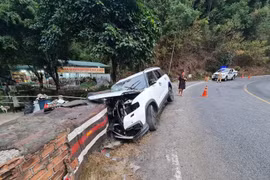 Xe ôtô biến dạng sau tai nạn. (Nguồn: baolamdong.vn)