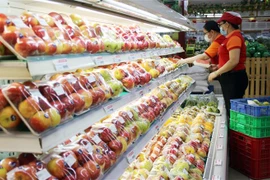 Giá cả hàng hóa ổn định trong ngày mùng 3 Tết Nguyên đán. (Ảnh: Mỹ Phương/TTXVN)