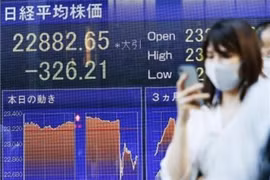 Bảng chỉ số chứng khoán tại Tokyo, Nhật Bản. (Ảnh: Kyodo/TTXVN)