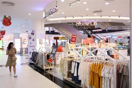 Trung tâm thương mại có công suất đạt 95%, ổn định theo năm do lượng khách mua sắm cao và cơ cấu khách thuê tốt. (Ảnh: Hoàng Hiếu/TTXVN)