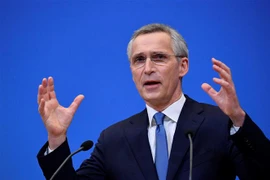 Tổng Thư ký NATO Jens Stoltenberg phát biểu họp báo sau một cuộc họp trực tuyến với các Bộ trưởng Quốc phòng NATO tại Brussels, Bỉ. (Ảnh: AFP/TTXVN)