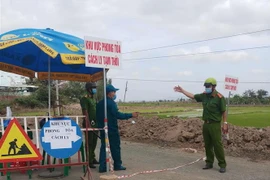 Các chốt phong tỏa trên địa bàn thị xã Ayun Pa (Gia Lai). (Ảnh: TTXVN phát)