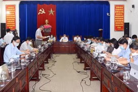 Ban Chỉ đạo Phòng, chống COVID-19 tỉnh Bạc Liêu họp khẩn khi tỉnh phát hiện một trường hợp nghi mắc COVID-19 trong cộng đồng. (Ảnh: Nhật Bình/TTXVN)