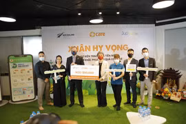 Lễ trao tặng tiền hỗ trợ cho công nhân Jupviec. (Nguồn: Đại sứ quán New Zealand tại Việt Nam)