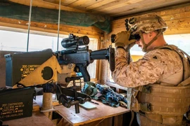 Binh sỹ thuộc lực lượng đặc nhiệm Mỹ được tăng cường bảo vệ Đại sứ quán Mỹ ở thủ đô Baghdad, Iraq, sau khi người biểu tình đốt phá khu vực này, ngày 2/1/2020. (Ảnh: AFP/TTXVN)