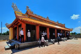 Đền thờ vua Hàm Nghi và các tướng sĩ Cần Vương. (Ảnh: Hồ Cầu/TTXVN)