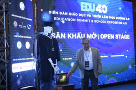 [Video] Trí Nhân - robot “make in Vietnam” biết giải toán và đọc thơ