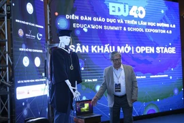 [Video] Trí Nhân - robot “make in Vietnam” biết giải toán và đọc thơ