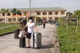 Công dân hoàn thành cách ly chuẩn bị trở về địa phương. (Ảnh: Hải Yến/TTXVN)