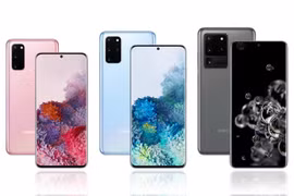 Mẫu điện thoại Galaxy S20 (trái), Galaxy S20 Plus (giữa) và Galaxy S20 Ultra của Samsung. (Ảnh: Yonhap/TTXVN)
