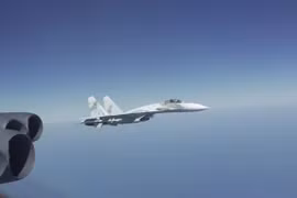 Nga điều 8 máy bay chiến đấu chặn phi đội "pháo đài bay" B-52 của Mỹ